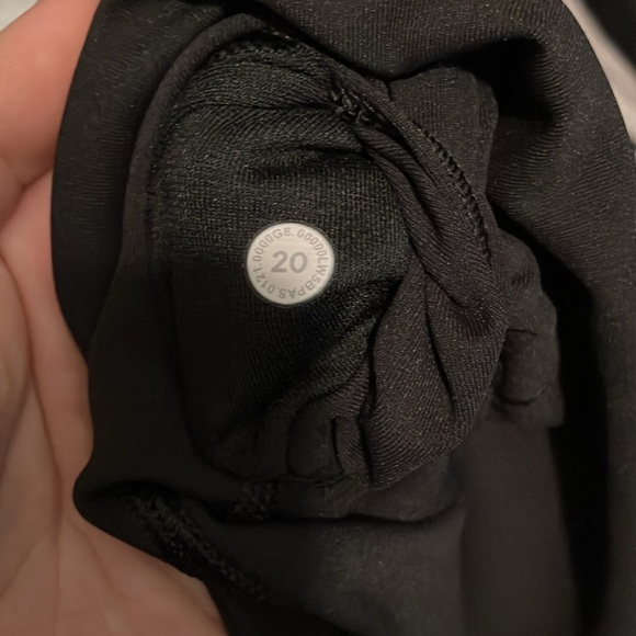 All Black Lululemon Athletica Align leggings capri NWOT Size 20 or 1x/2x 🍋👖$99 - Picture 4 of 6